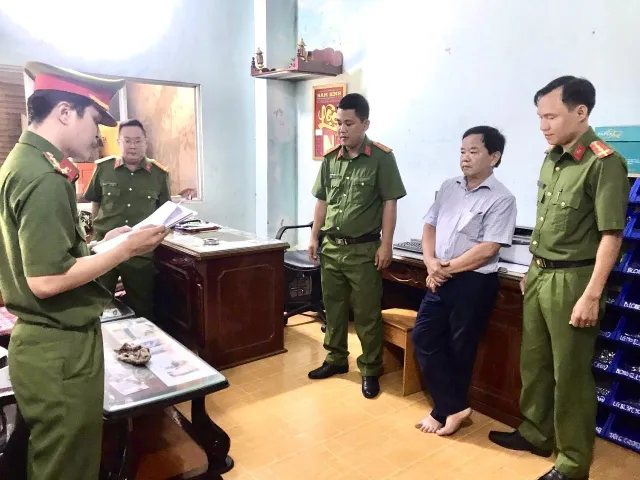 Vụ án làm giả hồ sơ đăng kiểm phương tiện: Bắt giam 3 đối tượng - Ảnh 1. Vụ án làm giả hồ sơ đăng kiểm phương tiện: Bắt giam 3 đối tượng - Ảnh 1.