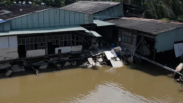 Bến Tre ghi nhận 121 điểm sạt lở ven sông, biển - Ảnh 2.