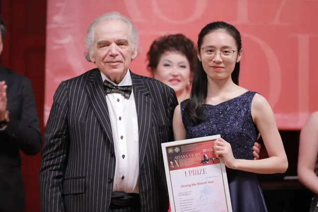 Hoàng Hồ Khánh Vân được giải Nhất ở Cuộc thi Violin Quốc tế lần thứ X - Ảnh 1.