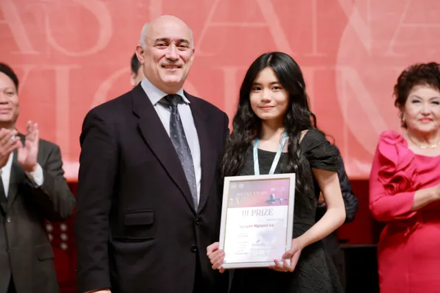 Hoàng Hồ Khánh Vân được giải Nhất ở Cuộc thi Violin Quốc tế lần thứ X - Ảnh 2.