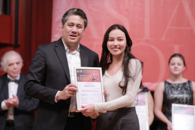 Hoàng Hồ Khánh Vân được giải Nhất ở Cuộc thi Violin Quốc tế lần thứ X - Ảnh 3.