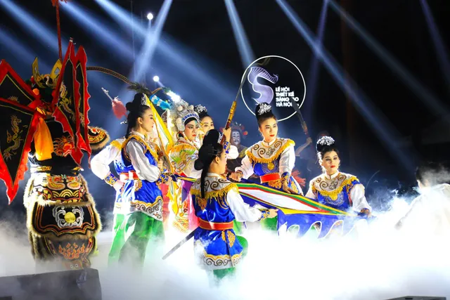 Khai mạc Lễ hội Thiết kế sáng tạo 2023: Tôn vinh dòng chảy văn hóa kết nối di sản và sáng tạo - Ảnh 4. Khai mạc Lễ hội Thiết kế sáng tạo 2023: Tôn vinh dòng chảy văn hóa kết nối di sản và sáng tạo - Ảnh 4.