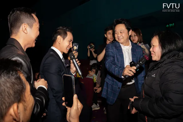 
Director Lý Hải interacts with the audience in Australia
