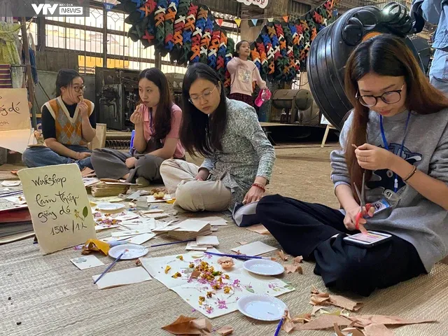Nhiều trải nghiệm thú vị hút khách tại Lễ hội thiết kế sáng tạo Hà Nội 2023 - Ảnh 4. Nhiều trải nghiệm thú vị hút khách tại Lễ hội thiết kế sáng tạo Hà Nội 2023 - Ảnh 4.