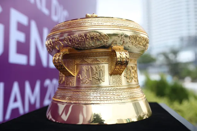 Cận cảnh chiếc Cúp độc đáo của Vinpearl DIC Legends Vietnam 2023 - Ảnh 6. Cận cảnh chiếc Cúp độc đáo của Vinpearl DIC Legends Vietnam 2023 - Ảnh 6.