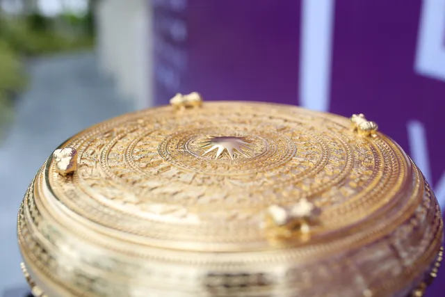 Cận cảnh chiếc Cúp độc đáo của Vinpearl DIC Legends Vietnam 2023 - Ảnh 2. Cận cảnh chiếc Cúp độc đáo của Vinpearl DIC Legends Vietnam 2023 - Ảnh 2.