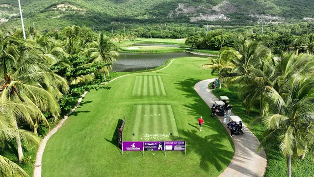 Ngắm kiệt tác sân Vinpearl Golf Nha Trang tại giải đấu của 60 huyền thoại thế giới - Ảnh 3. Ngắm kiệt tác sân Vinpearl Golf Nha Trang tại giải đấu của 60 huyền thoại thế giới - Ảnh 3.