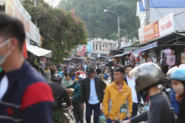 Muôn sắc màu tại chợ phiên San Thàng Lai Châu - Ảnh 1.