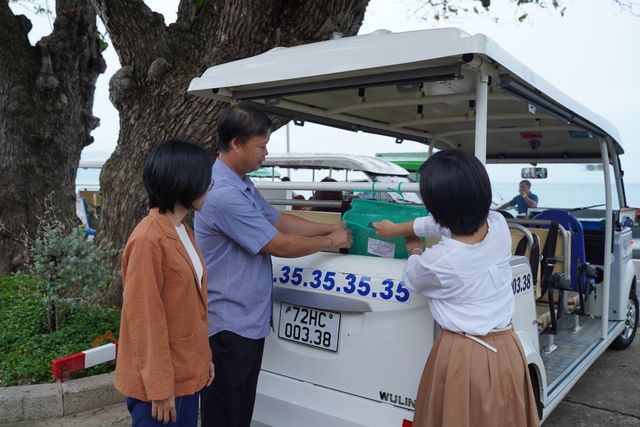 Côn Đảo: Hạn chế rác thải nhựa từ hoạt động du lịch - Ảnh 2.