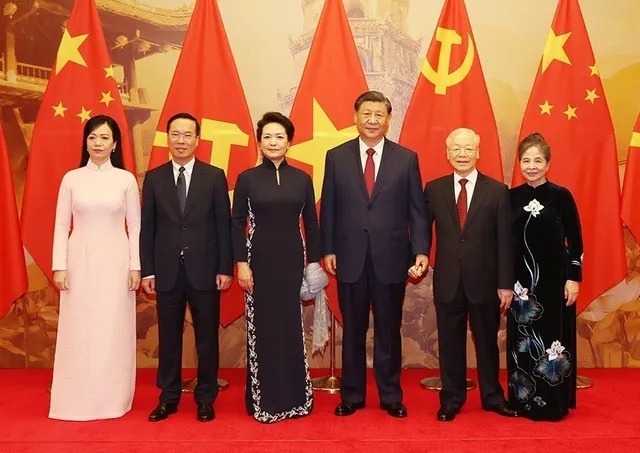 Chiêu đãi trọng thể chào mừng Tổng Bí thư, Chủ tịch nước Trung Quốc Tập Cận Bình và Phu nhân - Ảnh 2. Chiêu đãi trọng thể chào mừng Tổng Bí thư, Chủ tịch nước Trung Quốc Tập Cận Bình và Phu nhân - Ảnh 2.