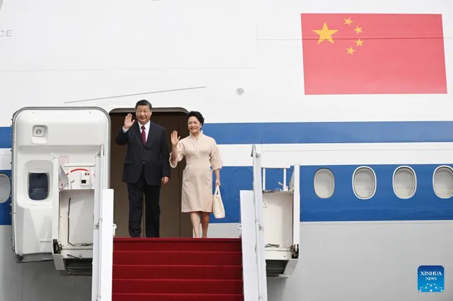 Phong cách thời trang trang nhã và thanh lịch của Phu nhân Tổng Bí thư, Chủ tịch nước Trung Quốc - Ảnh 2. Phong cách thời trang trang nhã và thanh lịch của Phu nhân Tổng Bí thư, Chủ tịch nước Trung Quốc - Ảnh 2.