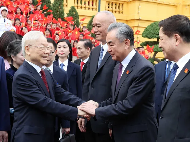 Toàn cảnh Lễ đón Tổng Bí thư, Chủ tịch nước Trung Quốc Tập Cận Bình thăm cấp Nhà nước tới Việt Nam - Ảnh 5. Toàn cảnh Lễ đón Tổng Bí thư, Chủ tịch nước Trung Quốc Tập Cận Bình thăm cấp Nhà nước tới Việt Nam - Ảnh 5.