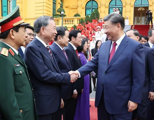 Toàn cảnh Lễ đón Tổng Bí thư, Chủ tịch nước Trung Quốc Tập Cận Bình thăm cấp Nhà nước tới Việt Nam - Ảnh 7. Toàn cảnh Lễ đón Tổng Bí thư, Chủ tịch nước Trung Quốc Tập Cận Bình thăm cấp Nhà nước tới Việt Nam - Ảnh 7.