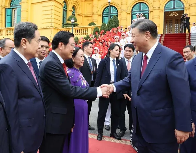 Toàn cảnh Lễ đón Tổng Bí thư, Chủ tịch nước Trung Quốc Tập Cận Bình thăm cấp Nhà nước tới Việt Nam - Ảnh 6. Toàn cảnh Lễ đón Tổng Bí thư, Chủ tịch nước Trung Quốc Tập Cận Bình thăm cấp Nhà nước tới Việt Nam - Ảnh 6.