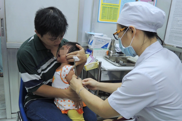 Tối 15/12, gần 500.000 liều vaccine 5 trong 1 về Việt Nam - Ảnh 1.