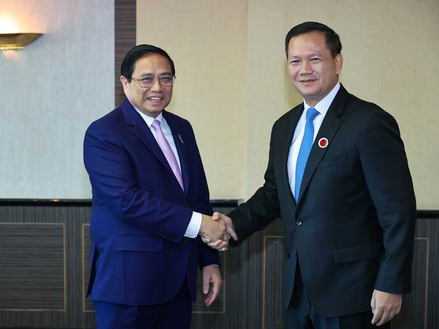 Trao đổi việc thiết lập cơ chế họp 3 Thủ tướng Việt Nam, Lào, Campuchia - Ảnh 1.