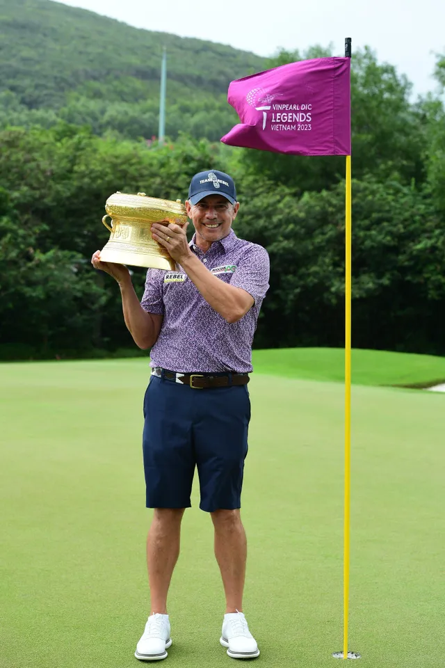 Golfer người Brazil vô địch Vinpearl DIC Legends Việt Nam 2023 - Ảnh 6. Golfer người Brazil vô địch Vinpearl DIC Legends Việt Nam 2023 - Ảnh 6.