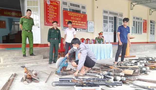 Đắk Nông: Tiêu hủy gần 500 súng tự chế, vũ khí, công cụ hỗ trợ - Ảnh 1.