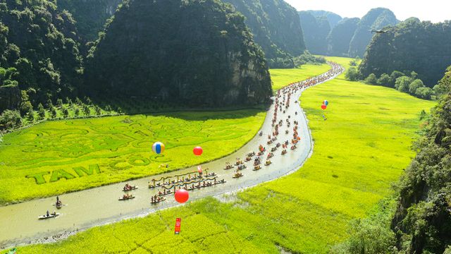 Ninh Bình đón hơn 6,5 triệu lượt khách trong năm 2023 - Ảnh 1.