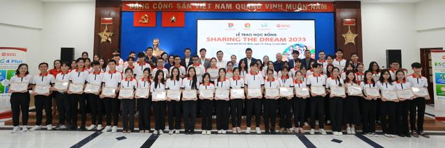 100 học sinh, sinh viên được trao Học bổng SCG Sharing the Dream 2023 - Ảnh 2.