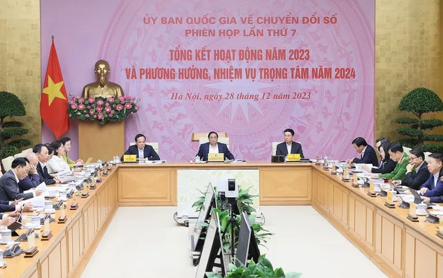 Thủ tướng Phạm Minh Chính: Xóa vùng lõm sóng di động và cung cấp cáp quang tới 100% thôn, bản trong năm 2024 - Ảnh 1.