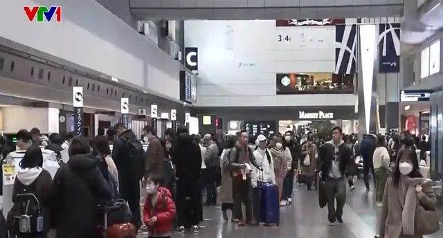 Sân bay, nhà ga Nhật Bản quá tải dịp nghỉ lễ năm mới - Ảnh 1.