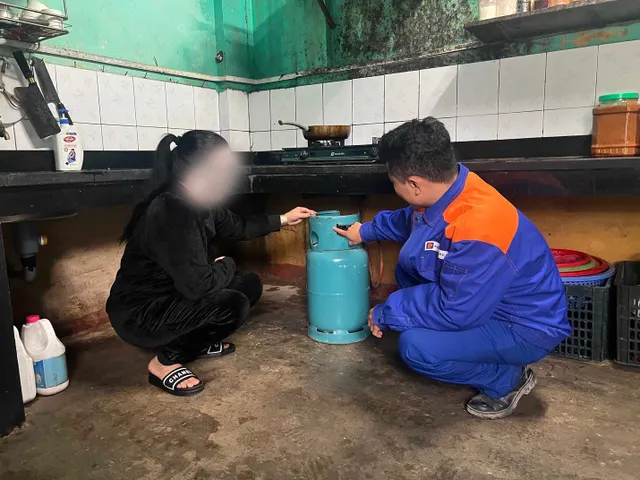 Quảng Bình: Cận cảnh công nghệ gas giả hô biến gas thật - Ảnh 1.