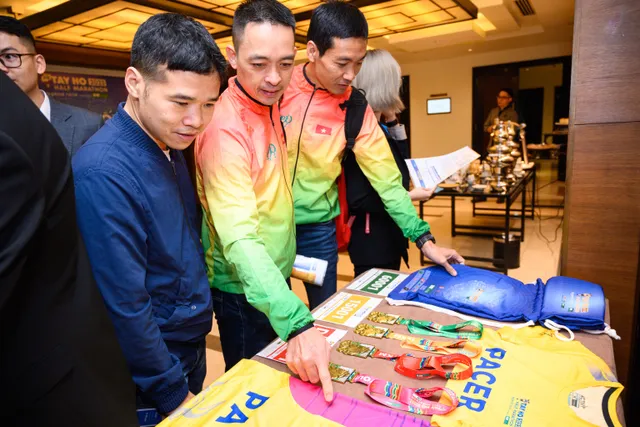 Tay Ho Half Marathon 2023 ghi nhận kỷ lục 5.000 người tham dự - Ảnh 5. Tay Ho Half Marathon 2023 ghi nhận kỷ lục 5.000 người tham dự - Ảnh 5.