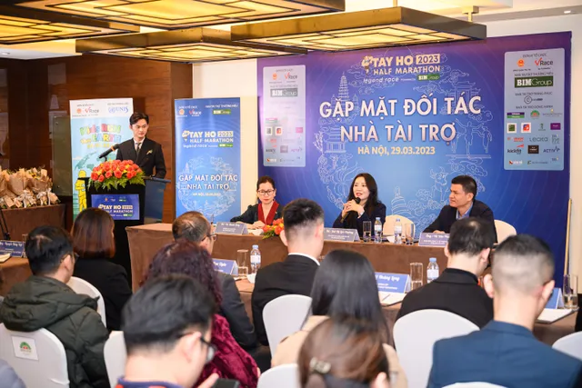 Tay Ho Half Marathon 2023 ghi nhận kỷ lục 5.000 người tham dự - Ảnh 1. Tay Ho Half Marathon 2023 ghi nhận kỷ lục 5.000 người tham dự - Ảnh 1.