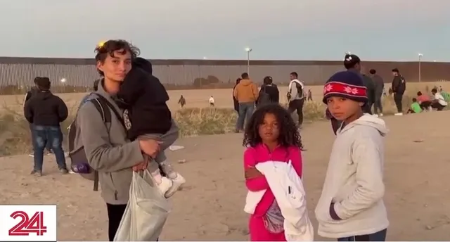 Trẻ em bị tung qua biên giới Mỹ - Mexico sau tin đồn về cơ hội nhập cảnh - Ảnh 1.