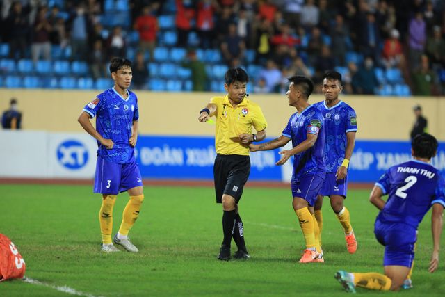 Trọng tài Trương Hồng Vũ vắng mặt ở vòng 6 V.League 2023 - Ảnh 2.