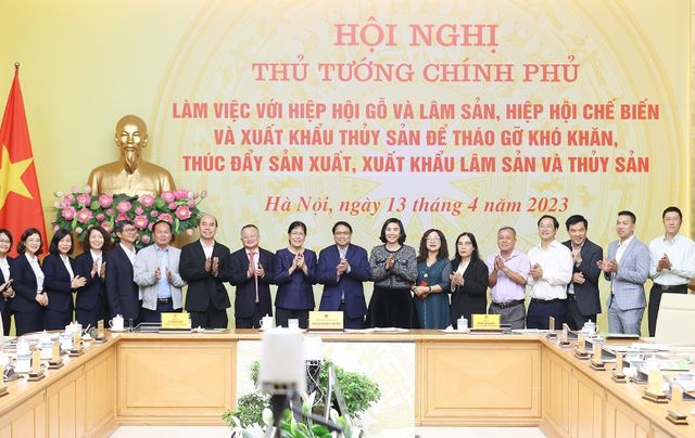 Thủ tướng: Gặp gỡ, tháo gỡ vướng mắc là nền nếp của Chính phủ với doanh nghiệp - Ảnh 4.