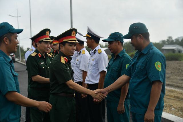 Trung tướng Nguyễn Doãn Anh kiểm tra hoạt động Hải đội Dân quân Thường trực tỉnh Kiên Giang - Ảnh 1.