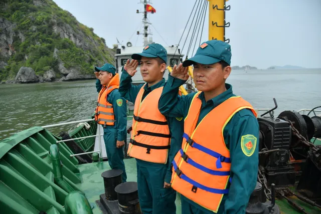 Trung tướng Nguyễn Doãn Anh kiểm tra hoạt động Hải đội Dân quân Thường trực tỉnh Kiên Giang - Ảnh 2.