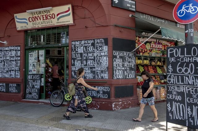 Argentina tăng lãi suất kỷ lục lên 81% - Ảnh 1.