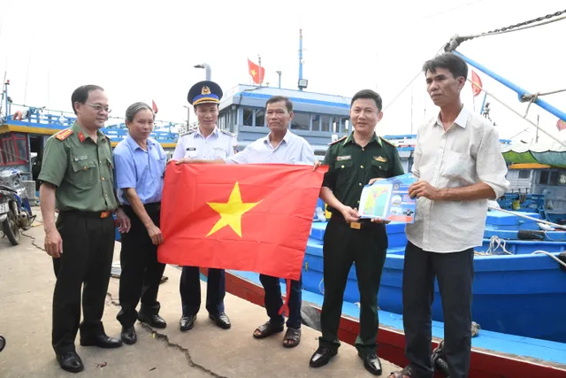 Quảng Ngãi: Đẩy mạnh tuyên truyền chống khai thác hải sản bất hợp pháp IUU - Ảnh 1.