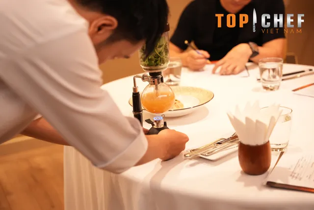 Top Chef Việt Nam 2023: Giám khảo Alain Nguyễn bị “lừa” thị giác trong vòng tuyển chọn - Ảnh 7.