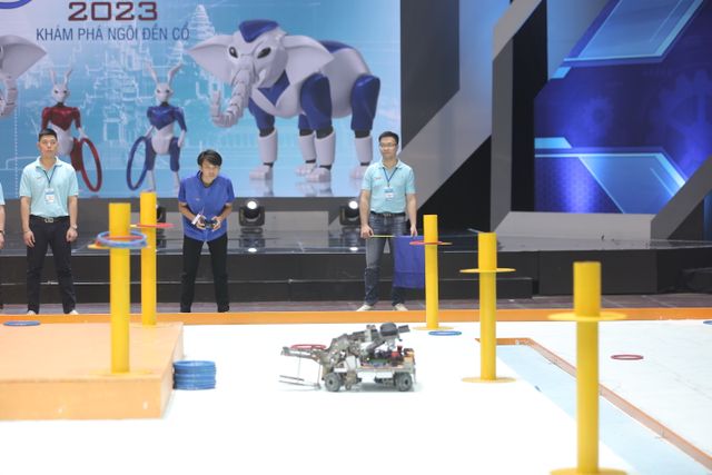 Robocon Việt Nam 2023: Gay cấn ngay từ những trận đầu vòng loại 2 khu vực phía Bắc - Ảnh 11.