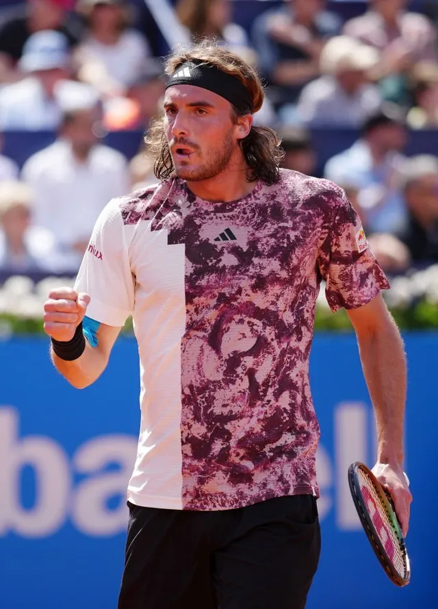 Carlos Alcaraz và Stefanos Tsitsipas vào chung kết Barcelona mở rộng   - Ảnh 1.