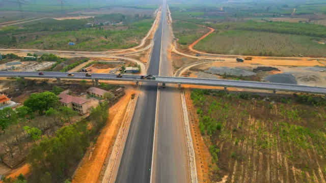 Cao tốc Phan Thiết – Dầu Giây trước ngày thông xe - Ảnh 4. Cao tốc Phan Thiết – Dầu Giây trước ngày thông xe - Ảnh 4.