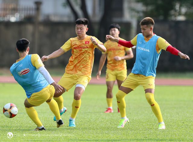 U22 Việt Nam căng sức tập luyện hướng tới trận ra quân tại SEA Games 32 - Ảnh 3.