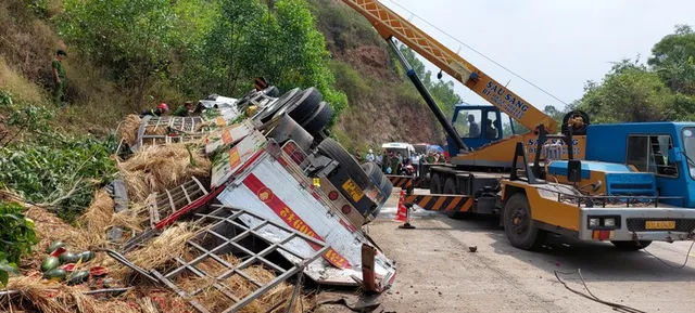 Vụ tai nạn nghiêm trọng tại Phú Yên: Thăm hỏi, hỗ trợ gia đình các nạn nhân - Ảnh 1.