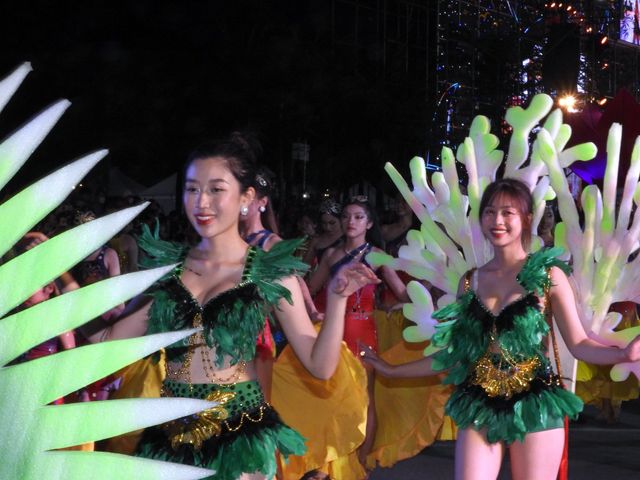 Carnaval Hạ Long 2023: Vũ điệu hòa nhịp năm châu - Ảnh 1.