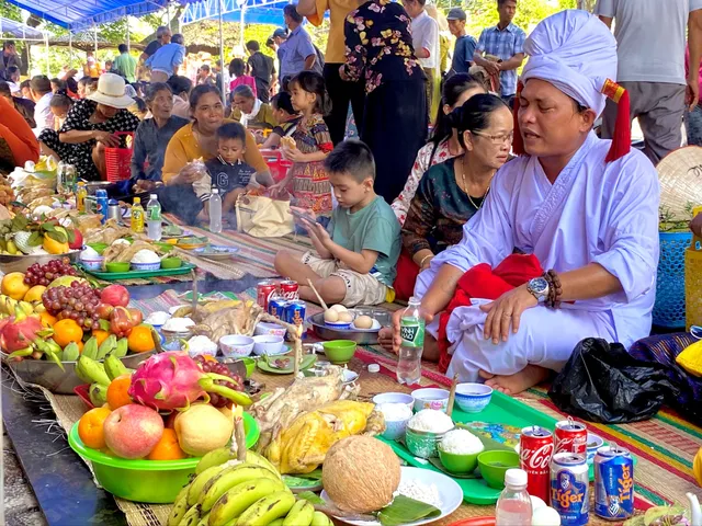 Lễ hội Tháp Bà Ponagar: Nét văn hoá tín ngưỡng độc đáo của người Chăm - Ảnh 10.