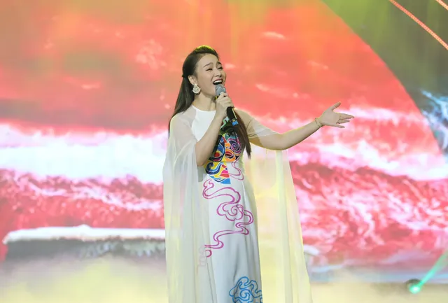 Đinh Trang gây ấn tượng trong đêm nhạc “Mạch nguồn Ví, Giặm” - Ảnh 1.