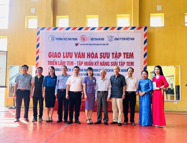 Hàng trăm học sinh tham gia buổi giao lưu văn hóa sưu tập tem - Ảnh 1.