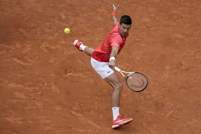 Novak Djokovic vào tứ kết giải quần vợt Italia mở rộng - Ảnh 1.