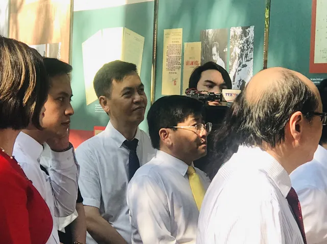 Trưng bày hơn 200 lệnh, sắc lệnh, bút tích của Chủ tịch Hồ Chí Minh - Ảnh 4. Trưng bày hơn 200 lệnh, sắc lệnh, bút tích của Chủ tịch Hồ Chí Minh - Ảnh 4.