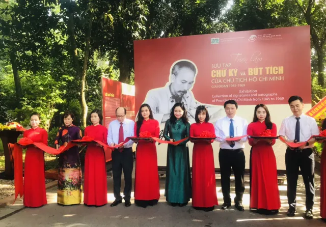 Trưng bày hơn 200 lệnh, sắc lệnh, bút tích của Chủ tịch Hồ Chí Minh - Ảnh 3. Trưng bày hơn 200 lệnh, sắc lệnh, bút tích của Chủ tịch Hồ Chí Minh - Ảnh 3.