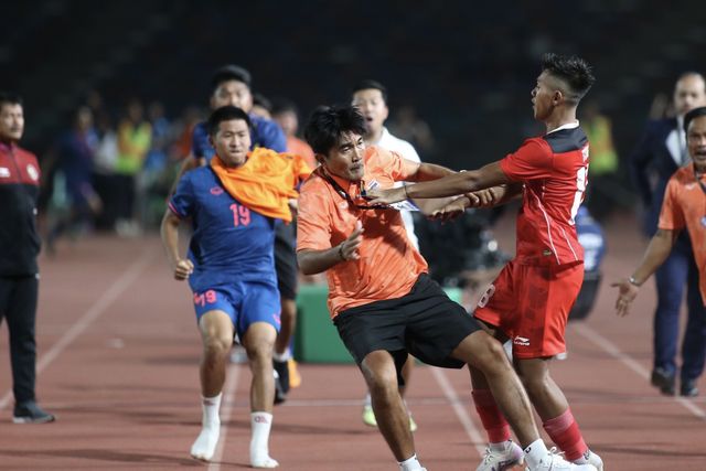 Indonesia và Thái Lan đối mặt án phạt từ AFC - Ảnh 1.